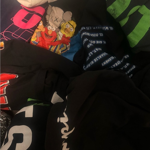 10+ branded T shirts size small men’s OVO/ kaws etc - Picture 3 of 3